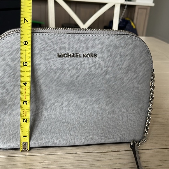 Michael Kors Brand New women’s bag. Superb condition. Lt. grey w/2 interior pkts - Picture 9 of 9